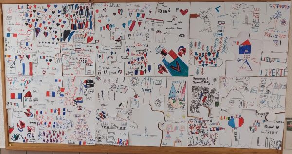 Puzzle collectif géant réalisé par les élèves des classes de CE1-CE2-CM1 et CM2 à la suite de l'hommage à Samuel Paty.